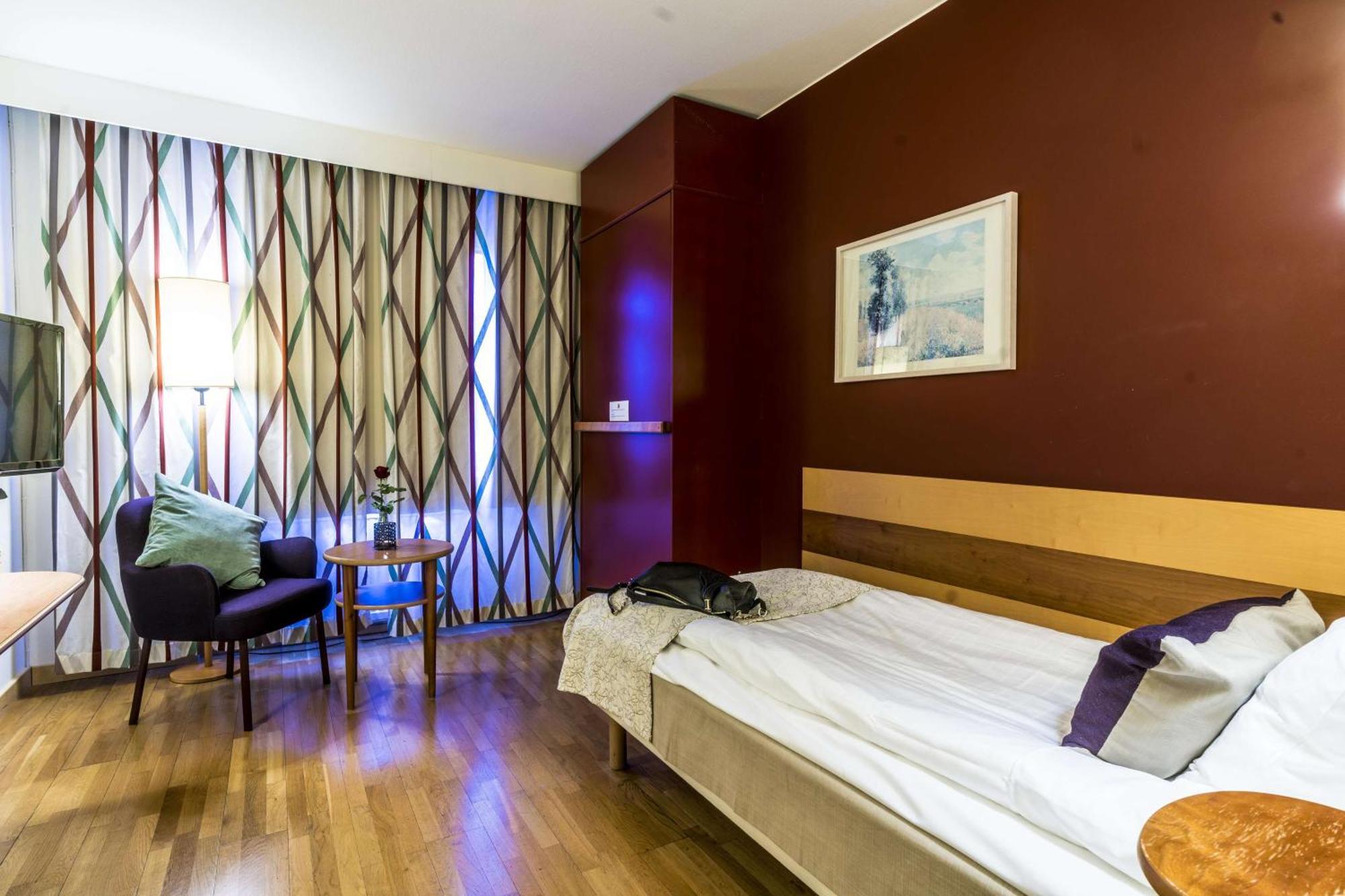 สแกนดิก ปอร์ตาเลน Hotel เยินเชอปิง ภายนอก รูปภาพ