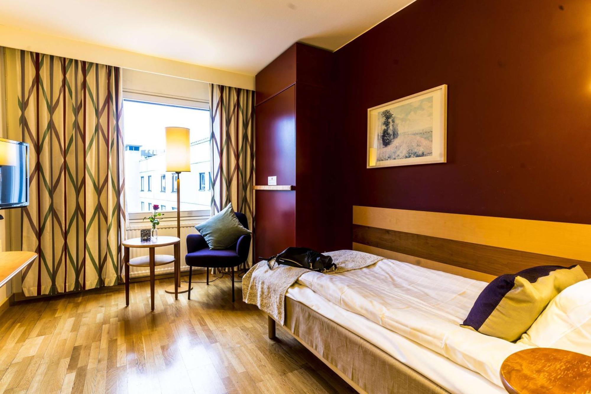 สแกนดิก ปอร์ตาเลน Hotel เยินเชอปิง ภายนอก รูปภาพ
