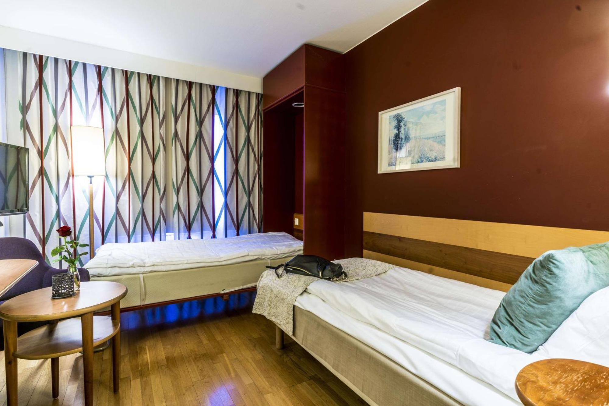 สแกนดิก ปอร์ตาเลน Hotel เยินเชอปิง ภายนอก รูปภาพ